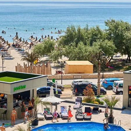 Breeze By Alz アパート *