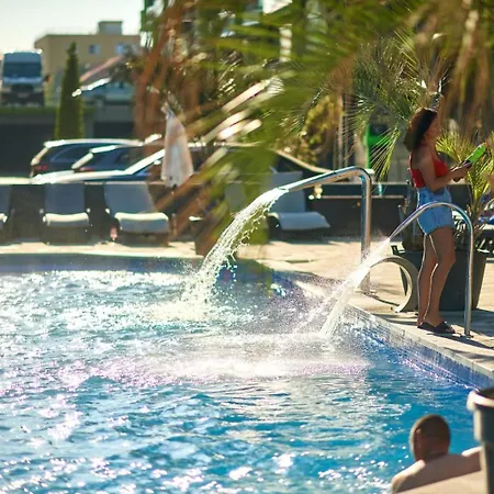 アパート Breeze By Alz ナボダリ